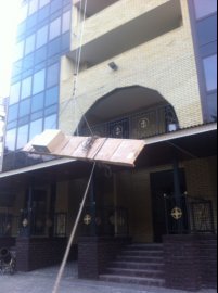 Подъем мебели альпинистами