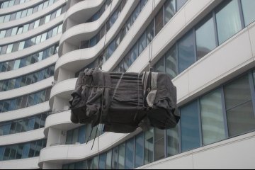 Подъем столешницы альпинистами