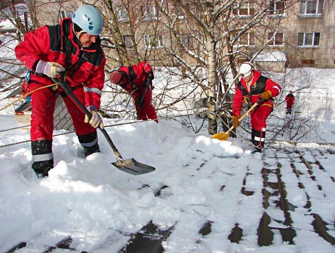 Очищение крыши от снега Екатеринбург