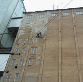 Подготовка фасада к отделке – очистка стен от старого покрытия