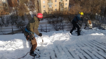 Стоимость очистки крыши от снега
