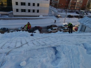 Уборка снега с крыш