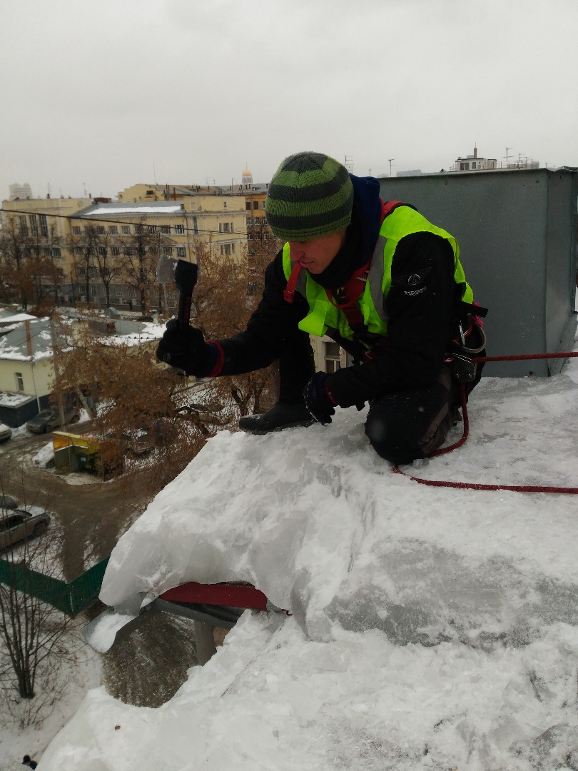 Удаление сосулек с крыш, удаление льда и наледенений. г. Екатеринбург,  Свердловская область