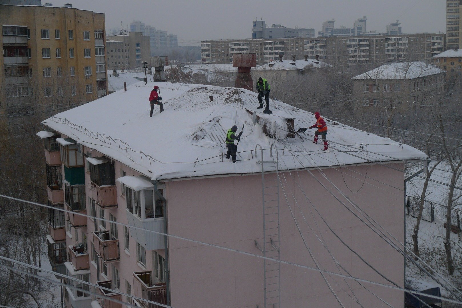 Очистка кровли от снега г. Екатеринбург, Свердловская область