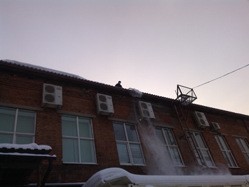 чистка крыши от снега