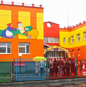 Оформление фасада детского сада к празднику