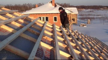 рабочие ремонт крыши