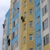Покраска стен многоэтажного жилого дома