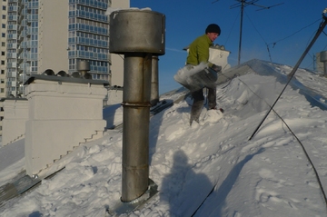 чистка снега промышленными альпинистами