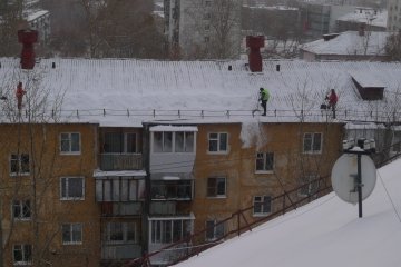 Уборка снега на железной дороге